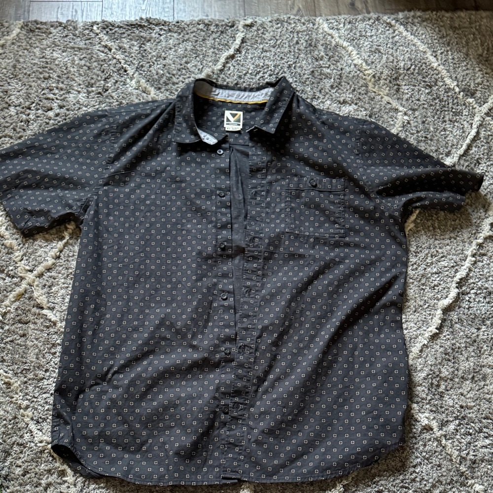 Voyager Men's Black Geometric Button Down Shirt XL Like new.